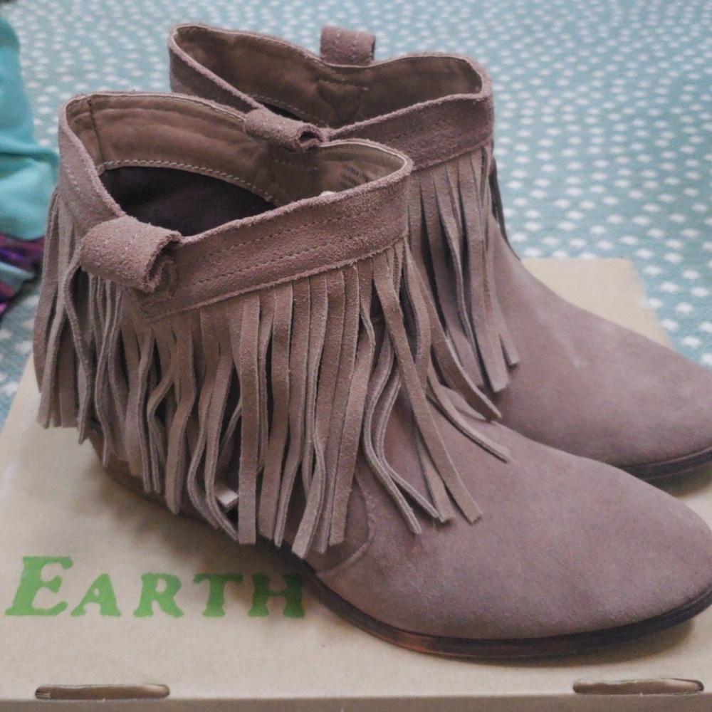 Very cute ankle booties